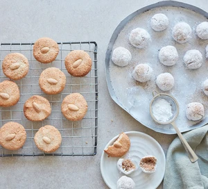 Chewy almond macaroon biscuits